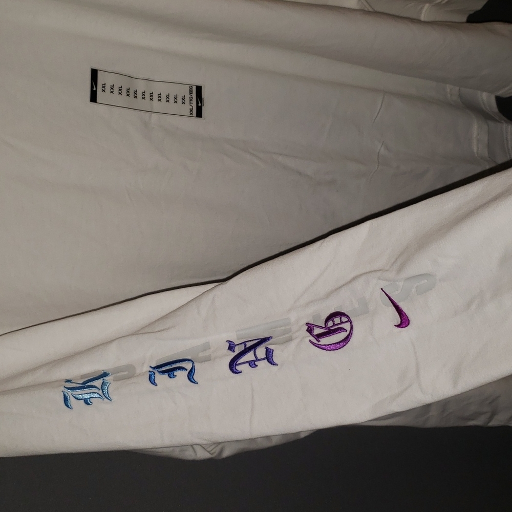 NWT Nike White with Blue/lavender embroidery. LA King James sz. 2XL. - Picture 2 of 8